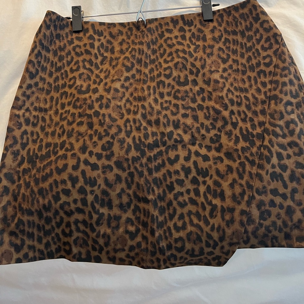 Ann Taylor leopard print skirt size 14.